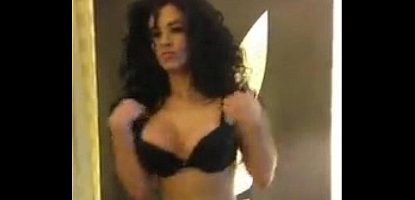  Diosa Canales bailando Samba (Se desnuda)